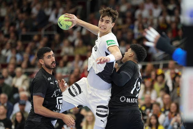 Deutschland - Ägypten, Handball-Testspiel Julian Köster (Deutschland, 18) wirft gegen Yehia Khaled (Ägypten, 5) und Mohamed Emad (Ägypten, 19). Handball-Länderspiel der Männer zwischen Deutschland und Ägypten in der Westfalenhalle in Dortmund am 19. März 2026, Dortmund Nordrhein-Westfalen Deutschland Westfalenhalle