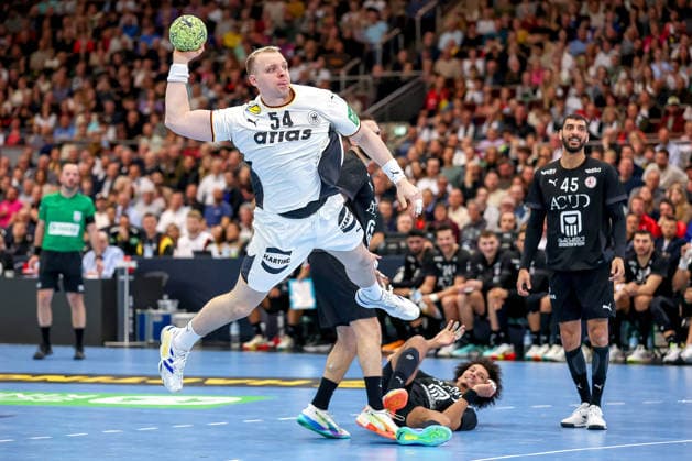 19.03.2026, Handball, Länderspiel Herren, Deutschland - Ägypten, Westfalenhalle Dortmund: Justus Fischer (Germany 54)wirft den Ball auf das Tor Nordrhein-Westfalen Deutschland