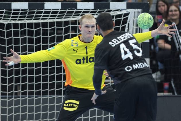 Deutschland - Ägypten, Handball-Testspiel Torwart David Späth Deutschland, 1) erwartet einen Siebenmeter von Seif Elderea (Ägypten, 45). Handball-Länderspiel der Männer zwischen Deutschland und Ägypten in der Westfalenhalle in Dortmund am 19. März 2026, Dortmund Nordrhein-Westfalen Deutschland Westfalenhalle