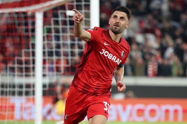 19.03.2026, xrekx, Fussball UEFA Europa League, SC Freiburg - KRC Genk v.l. Torjubel nach dem Tor zum celebrating the goal celebrate 3:1 durch Vincenzo Grifo (SC Freiburg) (DFL DFB REGULATIONS PROHIBIT ANY USE OF PHOTOGRAPHS as IMAGE SEQUENCES and or QUASI-VIDEO) Freiburg