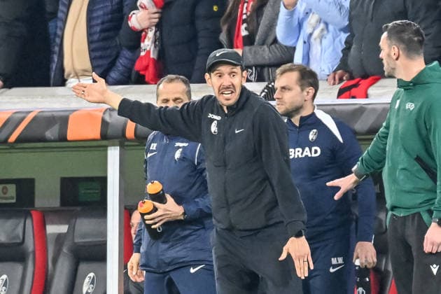 Julian Schuster (SC Freiburg, Trainer) mit Emotion. GER, SC Freiburg - KRC Genk, Fussball, Europa League, Achtelfinale, Saison 2025 2026, 19.03.2026 GER, SC Freiburg - KRC Genk, Fussball, Europa League, Achtelfinale, Saison 2025 2026, 19.03.2026 Freiburg Copyright: xEibner-Pressefoto ThomasxHessx EP_THS