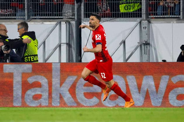 Torjubel bei Vincenzo Grifo (SC Freiburg, 32) nach seinem Tor zum 3:1 , Deutschland, Fussball, UEFA Europa League, Achtelfinale, 2025 2026, SC Freiburg vs. KRC Genk, 19.03.2026, Freiburg im Breisgau Europa-Park Stadion Deutschland Copyright: xGrantxHubbsx