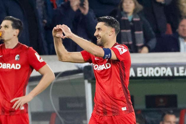 Torjubel bei Vincenzo Grifo (SC Freiburg, 32) nach seinem Tor zum 3:1 , Deutschland, Fussball, UEFA Europa League, Achtelfinale, 2025 2026, SC Freiburg vs. KRC Genk, 19.03.2026, Freiburg im Breisgau Europa-Park Stadion Deutschland Copyright: xGrantxHubbsx