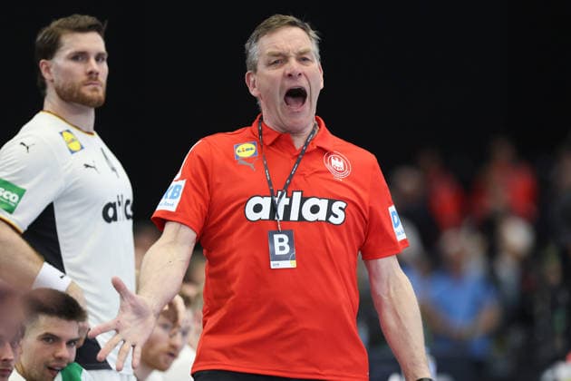 Deutschland - Ägypten, Handball-Testspiel Trainer Alfred Gislason (Deutschland). Links hinten Johannes Golla (Deutschland, 4). Handball-Länderspiel der Männer zwischen Deutschland und Ägypten in der Westfalenhalle in Dortmund am 19. März 2026, Dortmund Nordrhein-Westfalen Deutschland Westfalenhalle