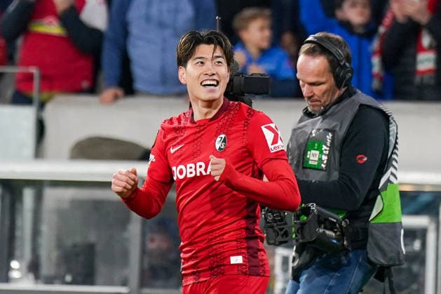 Deutschland: Fussball UEFA Europa League 2025 - 2026, Achtelfinale - SC Freiburg vs KRC Genk - Europa-Park-Stadion: Tor und Torjubel zum 4:1 durch Yuito Suzuki (SC Freiburg, 14) Freude, Emotionen, Jubel, Geste, Gestik, Emotion, Mimik, Gesichtsausdruck Copyright: xJOERANxSTEINSIEKx