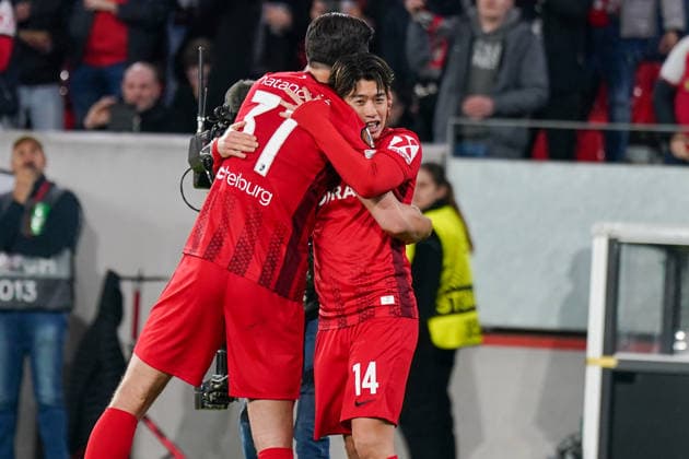 Deutschland: Fussball UEFA Europa League 2025 - 2026, Achtelfinale - SC Freiburg vs KRC Genk - Europa-Park-Stadion: Tor und Torjubel zum 4:1 durch Yuito Suzuki (SC Freiburg, 14) Freude, Emotionen, Jubel, Geste, Gestik, Emotion, Mimik, Gesichtsausdruck Copyright: xJOERANxSTEINSIEKx