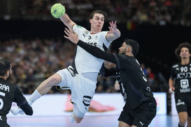 Deutschland - Ägypten, Handball-Testspiel Miro Schluroff (Deutschland, 5) setzt sich gegen Mahmoud Abdelaziz (Ägypten, 35) durch. Handball-Länderspiel der Männer zwischen Deutschland und Ägypten in der Westfalenhalle in Dortmund am 19. März 2026, Dortmund Nordrhein-Westfalen Deutschland Westfalenhalle