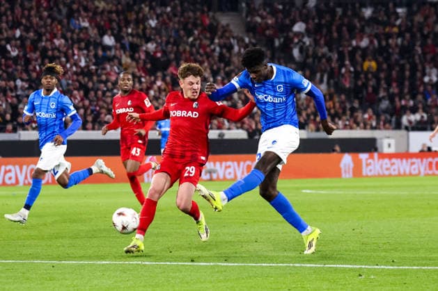Freiburg, Deutschland 19. März 2025: Fussball-Europa-League - 2025 2026 - Achtelfinale - SC Freiburg gegen KRC Genk Im Bild: v. li. im Zweikampf Philipp Treu (SCF) und Aaron Bibout (KRC) Europapark-Stadion Baden Württemberg Copyright: xFotostandx xHettichx
