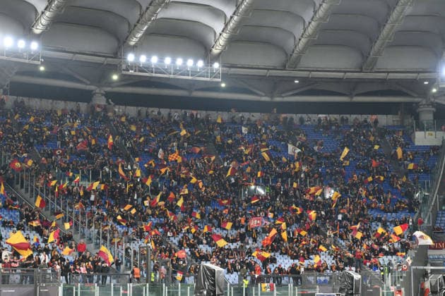 Roma s fans wave a flag before kick-off during the match of Uefa Europa League Championship between A.S.Roma and Bologna F.C at the Olimpico Stadium on Mar 19, 2026 in Rome, Italy. during AS Roma vs Bologna FC, Football Europa League match in Roma, Italy, March 19 2026  Copyright: xRobertoxRamaccia IPAxSportx xipa-agency.netx xx IPA_73142220 IPA_Agency_IPA73142220