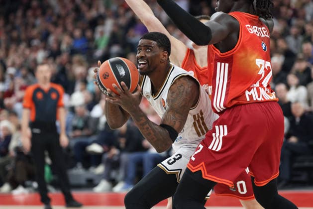 Dwayne Bacon (Dubai Basketball, 03) mit Wenyen Gabriel (FC Bayern Basketball, 32), GER, FC Bayern Basketball vs. Dubai Basketball, Basketball, Euroleague, 32. Spieltag, Saison 2025 2026, 19.03.2026, GER, FC Bayern Basketball vs. Dubai Basketball, Basketball, Euroleague, 32. Spieltag, Saison 2025 2026, 19.03.2026 Muenchen Copyright: xEibner-Pressefoto JennixMaulx EP_JML