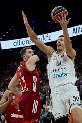 Turkish Airlines EuroLeague Basketball, FC Bayern Munich Basketball vs Dubai Basketball, München FC Bayern Basketball, Munich FC Bayern Basketball, Dubai Basketball, 2026-03-19 in München (SAP Garden) PETRUSEV Filip (Dubai Basketball Center (C) Nr30-DUB30), OBST Andreas (FC Bayern Munich Guard (G) Nr13-BAY13) sportworld München SAP Garden Bayern Deutschland