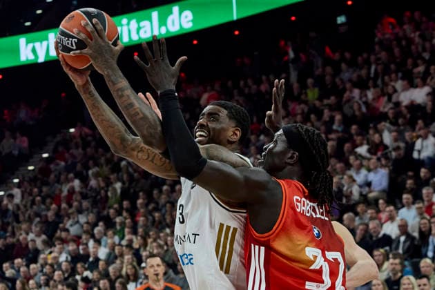 Turkish Airlines EuroLeague Basketball, FC Bayern Munich Basketball vs Dubai Basketball, München FC Bayern Basketball, Munich FC Bayern Basketball, Dubai Basketball, 2026-03-19 in München (SAP Garden) BACON Dwayne (Dubai Basketball Forward (F) Nr3-DUB3), GABRIEL Wenyen (FC Bayern Munich Center (C) Nr32-BAY32) sportworld München SAP Garden Bayern Deutschland