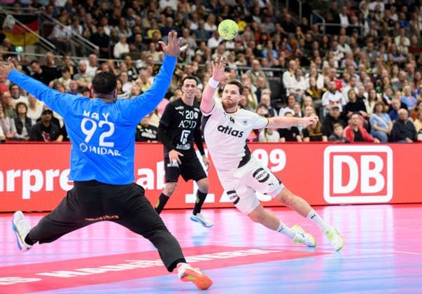 Johannes Golla (GER) Wurf gegen Torwart Mohamed Ali l. (EGY), Aktion,. Handball Laenderspiel Maenner Deutschland (GER) - Aegypten (EGY), am 19.03.2026 in Dortmund Deutschland. Â