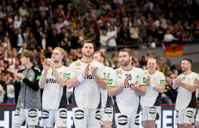 Schlussjubel Team GER vorne (l-r) Matthes Langhoff (GER), Johannes Golla (GER), Lukas Mertens (GER). Handball Laenderspiel Maenner Deutschland (GER) - Aegypten (EGY), am 19.03.2026 in Dortmund Deutschland. Â