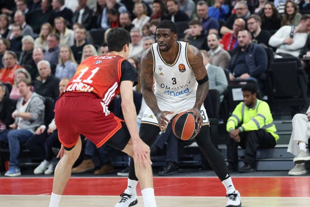 Dwayne Bacon (Dubai Basketball, 03) mit Vladimir Lucic (FC Bayern Basketball, 11), GER, FC Bayern Basketball vs. Dubai Basketball, Basketball, Euroleague, 32. Spieltag, Saison 2025 2026, 19.03.2026, GER, FC Bayern Basketball vs. Dubai Basketball, Basketball, Euroleague, 32. Spieltag, Saison 2025 2026, 19.03.2026 Muenchen Copyright: xEibner-Pressefoto JennixMaulx EP_JML