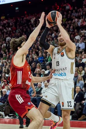 Turkish Airlines EuroLeague Basketball, FC Bayern Munich Basketball vs Dubai Basketball, München FC Bayern Basketball, Munich FC Bayern Basketball, Dubai Basketball, 2026-03-19 in München (SAP Garden) MUSA Dzanan (Dubai Basketball Guard (G) Nr13-DUB13), JESSUP Justinian (FC Bayern Munich Guard (G) Nr10-BAY10) sportworld München SAP Garden Bayern Deutschland