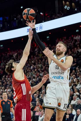 Turkish Airlines EuroLeague Basketball, FC Bayern Munich Basketball vs Dubai Basketball, München FC Bayern Basketball, Munich FC Bayern Basketball, Dubai Basketball, 2026-03-19 in München (SAP Garden) MUSA Dzanan (Dubai Basketball Guard (G) Nr13-DUB13), JESSUP Justinian (FC Bayern Munich Guard (G) Nr10-BAY10) sportworld München SAP Garden Bayern Deutschland