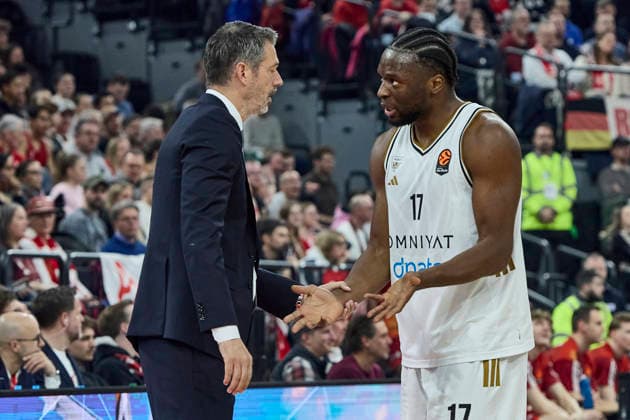 Turkish Airlines EuroLeague Basketball, FC Bayern Munich Basketball vs Dubai Basketball, München FC Bayern Basketball, Munich FC Bayern Basketball, Dubai Basketball, 2026-03-19 in München (SAP Garden) GOLEMAC Jurica (Dubai Basketball Head Coach DUBHC), KABENGELE Mfiondu (Dubai Basketball Center (C) Nr17-DUB17) sportworld München SAP Garden Bayern Deutschland