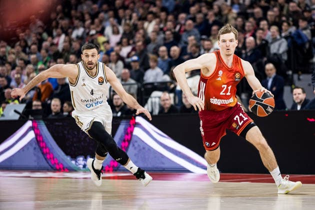 MUNICH, GERMANY - MARCH 19: Justus Hollatz (FC Bayern Muenchen, 21) controls the ball against Aleksa Avramovic (Dubai Basketball, 4) during the Turkish Airlines EuroLeague match between FC Bayern Muenchen vs.Dubai Basketball at SAP Garden on round 32 of Turkish Airlines EuroLeague on March 19, 2026 in Munich, Germany. Bavaria Germany Copyright: xSteffiexWunderlx