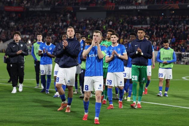 19.03.2026, xrekx, Fussball UEFA Europa League, SC Freiburg - KRC Genk v.l. KRC Genk Mannschaft bedankt bedanken sich bei den Fans, the player thanks the fans for their support Bryan Heynen (KRC Genk) (DFL DFB REGULATIONS PROHIBIT ANY USE OF PHOTOGRAPHS as IMAGE SEQUENCES and or QUASI-VIDEO) Freiburg