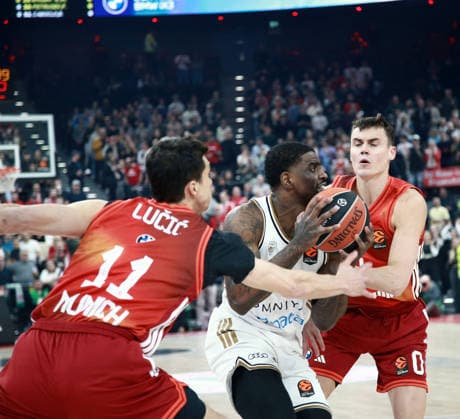 von links Vladimir LUCIC (Muenchen), Dwayne BACON (Dubai), Neno DIMITRIJEVIC (Muenchen), Basketball, Euro League, 2025 26, FC Bayern München vs Dubai Basket, 19.03.26, SAP Garden, Muenchen Copyright: WolfgangxFehrmann