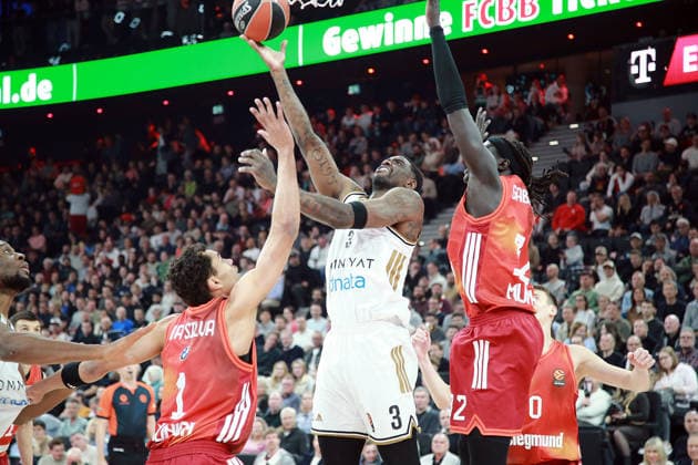 in der Mitte Dwayne BACON (Dubai), Basketball, Euro League, 2025 26, FC Bayern München vs Dubai Basket, 19.03.26, SAP Garden, Muenchen Copyright: WolfgangxFehrmann