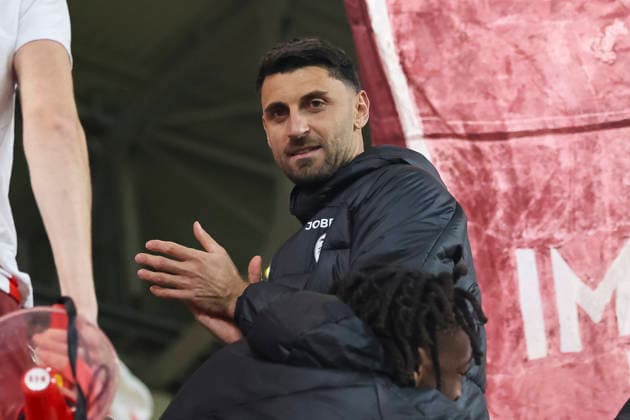 Vincenzo Grifo (SC Freiburg, 32) nach dem Spiel bei den Fans , Deutschland, Fussball, UEFA Europa League, Achtelfinale, 2025 2026, SC Freiburg vs. KRC Genk, 19.03.2026, Freiburg im Breisgau Europa-Park Stadion Deutschland Copyright: xGrantxHubbsx