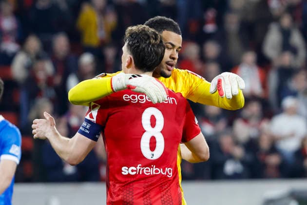 Maximilian Eggestein (SC Freiburg, 08) und Noah Atubolu (SC Freiburg, 01) nach dem Spiel , Deutschland, Fussball, UEFA Europa League, Achtelfinale, 2025 2026, SC Freiburg vs. KRC Genk, 19.03.2026, Freiburg im Breisgau Europa-Park Stadion Deutschland Copyright: xGrantxHubbsx