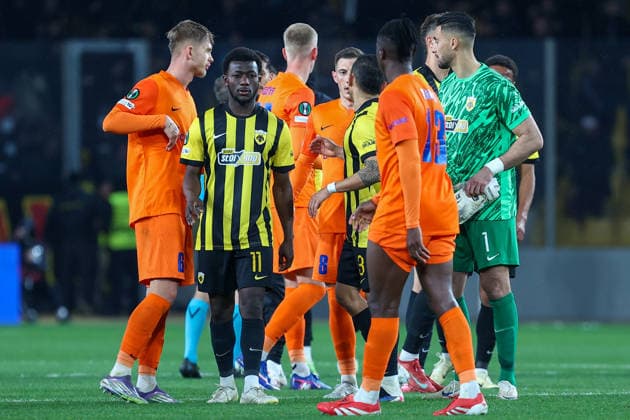 AEK Athens v NK Celje UEFA Europa League AEK Athens and NK Celje players shake hands at the end of the UEFA Europa League Round of 16 Second Leg match at Allwyn Arena, Athens 19 03 2026 UK Newspapers OUT Copyright: xYannisxHalasx FIL-23160-0053