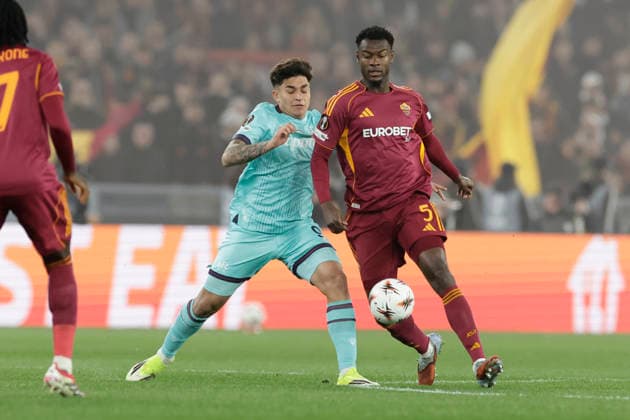 UEFA Europa League round of 16 second leg match AS Roma - Bologna Bologna s Argentinian forward Santiago Castro challenges for the ball with Roma™s Ivorian defender Evan Ndicka during UEFA Europa League round of 16 second leg match AS Roma - Bologna at Olimpico stadium on March 19, 2026 in Rome, Italy. _BPH7140 Copyright: xAntonioxBalascox