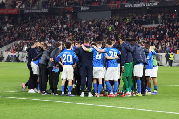 19.03.2026, xrekx, Fussball UEFA Europa League, SC Freiburg - KRC Genk v.l. Spielende Teamkreis KRC Genk (DFL DFB REGULATIONS PROHIBIT ANY USE OF PHOTOGRAPHS as IMAGE SEQUENCES and or QUASI-VIDEO) Freiburg