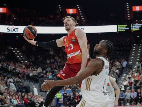 Bayerns 13 Andreas OBST vs Dubais 17 KABENGELE. Basketball: Bayern - Dubai. Euroleague, FC Bayern Basketball - Dubai Basketball, Runde 32, Saison 2025-2026, am 19.03.2026 in Muenchen, S A P G A R D E N, Deutschland. Quelle Copyright Credit : Oryk HAIST