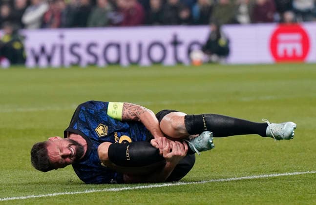 Birmingham, England, 19th March 2026. Olivier Giroud of LOSC Lille cries out in pain holding his lower leg during the Aston Villa vs LOSC Lille UEFA Europa League round of 16 match at Villa Park, Birmingham. Picture credit should read: Andrew Yates Sportimage EDITORIAL USE ONLY. No use with unauthorised audio, video, data, fixture lists, club league logos or live services. Online in-match use limited to 120 images, no video emulation. No use in betting, games or single club league player publications. SPI_030_AY_Villa_Lille SPI-4627-0027