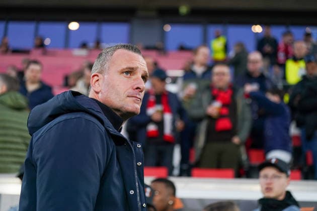 Deutschland: Fussball UEFA Europa League 2025 - 2026, Achtelfinale - SC Freiburg vs KRC Genk - Europa-Park-Stadion: Nicky Hayen (Trainer, KRC Genk) Mimik, Gesichtsausdruck, Emotion Copyright: xJOERANxSTEINSIEKx