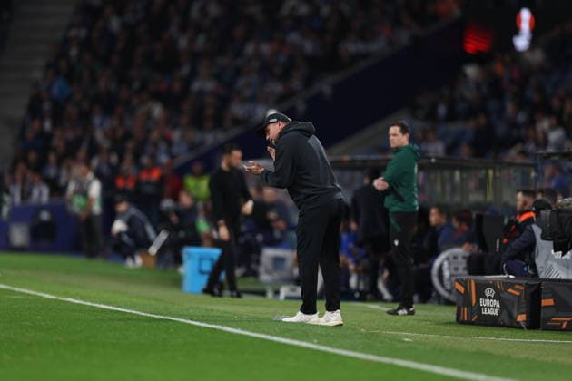 March 19, 2026, Porto, Porto, Portugal: Porto, Portugal - March 19, 2026 - Sebastian Hoeness Coach of VfB Stuttgart gives instructions from the sideline during the UEFA Europa League match between Fc Porto and VfB Stuttgart at Estadio Dragao Uefa Europa League Fc Porto X VfB Stuttgart  - ZUMAe141 20260319_zsp_e141_025 Copyright: xLuisxEirasx