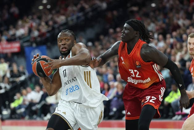 Mfiondu Kabengele (Dubai Basketball, 17) mit Wenyen Gabriel (FC Bayern Basketball, 32), GER, FC Bayern Basketball vs. Dubai Basketball, Basketball, Euroleague, 32. Spieltag, Saison 2025 2026, 19.03.2026, GER, FC Bayern Basketball vs. Dubai Basketball, Basketball, Euroleague, 32. Spieltag, Saison 2025 2026, 19.03.2026 Muenchen Copyright: xEibner-Pressefoto JennixMaulx EP_JML