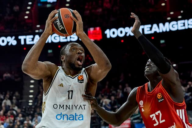 Turkish Airlines EuroLeague Basketball, FC Bayern Munich Basketball vs Dubai Basketball, München FC Bayern Basketball, Munich FC Bayern Basketball, Dubai Basketball, 2026-03-19 in München (SAP Garden) KABENGELE Mfiondu (Dubai Basketball Center (C) Nr17-DUB17), GABRIEL Wenyen (FC Bayern Munich Center (C) Nr32-BAY32) sportworld München SAP Garden Bayern Deutschland