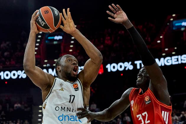 Turkish Airlines EuroLeague Basketball, FC Bayern Munich Basketball vs Dubai Basketball, München FC Bayern Basketball, Munich FC Bayern Basketball, Dubai Basketball, 2026-03-19 in München (SAP Garden) KABENGELE Mfiondu (Dubai Basketball Center (C) Nr17-DUB17), GABRIEL Wenyen (FC Bayern Munich Center (C) Nr32-BAY32) sportworld München SAP Garden Bayern Deutschland