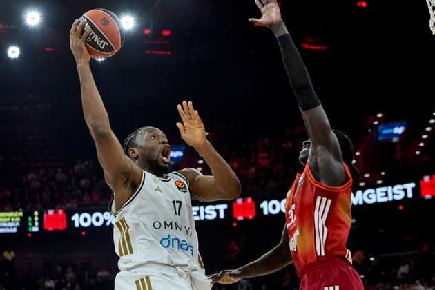 Turkish Airlines EuroLeague Basketball, FC Bayern Munich Basketball vs Dubai Basketball, München FC Bayern Basketball, Munich FC Bayern Basketball, Dubai Basketball, 2026-03-19 in München (SAP Garden) KABENGELE Mfiondu (Dubai Basketball Center (C) Nr17-DUB17), GABRIEL Wenyen (FC Bayern Munich Center (C) Nr32-BAY32) sportworld München SAP Garden Bayern Deutschland