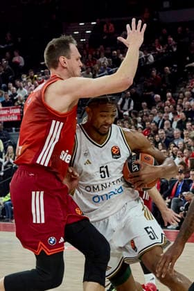 Turkish Airlines EuroLeague Basketball, FC Bayern Munich Basketball vs Dubai Basketball, München FC Bayern Basketball, Munich FC Bayern Basketball, Dubai Basketball, 2026-03-19 in München (SAP Garden) CABOCLO Bruno (Dubai Basketball Center (C) Nr51-DUB51), VOIGTMANN Johannes (FC Bayern Munich Center (C) Nr7-BAY7) sportworld München SAP Garden Bayern Deutschland