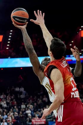 Turkish Airlines EuroLeague Basketball, FC Bayern Munich Basketball vs Dubai Basketball, München FC Bayern Basketball, Munich FC Bayern Basketball, Dubai Basketball, 2026-03-19 in München (SAP Garden) BACON Dwayne (Dubai Basketball Forward (F) Nr3-DUB3), LUCIC Vladimir (FC Bayern Munich Forward (F) Nr11-BAY11) sportworld München SAP Garden Bayern Deutschland
