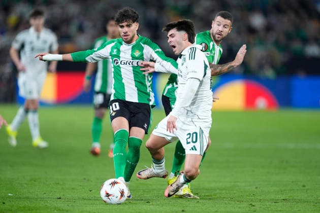 March 19, 2026, Sevilla, Sevilla, Spain: Vicente Taborda of Panathinaikos FC and Abde Ezzalzouli of Real Betis Balompie in action during the UEFA Europa League 2025 26 Round of 16 Second Leg match between Real Betis Balompie and Panathinaikos FC at La Cartuja stadium on March 19, 2026, in Sevilla, Spain. Real Betis Balompie V Panathinaikos FC - UEFA Europa League  - ZUMAa181 20260319_zaa_a181_047 Copyright: xJoaquinxCorcherox