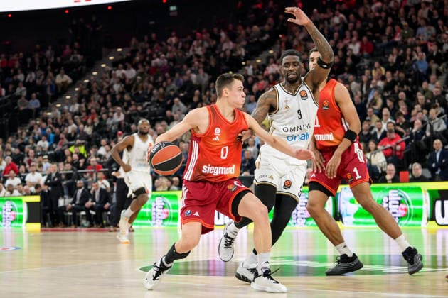 Basketball, Euroleague, 20260319, FC Bayern München - Dubai Basketball. Im Bild v.l. Neno DIMITRIJEVIC (Bayern, 0), Dwayne BACON (Dubai, 3). München SAP Garden Bayern Deutschland Copyright: Passion2Press.dex xMarkusxFischex