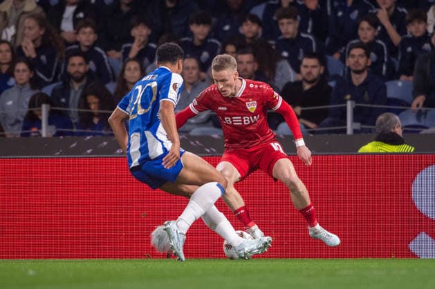 March 19, 2026, Porto, Porto, Portugal: PORTO, PORTUGAL - MARCH 18: CHRIS FUHRICH of VfB Stuttgart is seen on action during the UEFA Europa League 2025 26 Round of 16 second leg between FC Porto and VfB Stuttgart at Estadio do Dragao on March 19, 2026 in Porto, Portugal Porto Portugal - ZUMAl192 20260319_zsp_l192_022 Copyright: xMiguelxLemosx