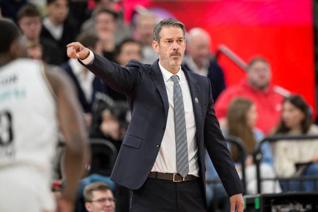 Basketball, Euroleague, 20260319, FC Bayern München - Dubai Basketball. Im Bild Trainer von Dubai Jurica GOLEMAC. München SAP Garden Bayern Deutschland Copyright: Passion2Press.dex xMarkusxFischex