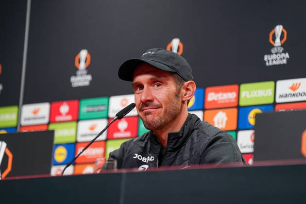 Deutschland: Fussball UEFA Europa League 2025 - 2026, Achtelfinale - SC Freiburg vs KRC Genk - Europa-Park-Stadion: Julian Schuster (SC Freiburg, Trainer) Pressekonferenz, Medien Copyright: xJOERANxSTEINSIEKx