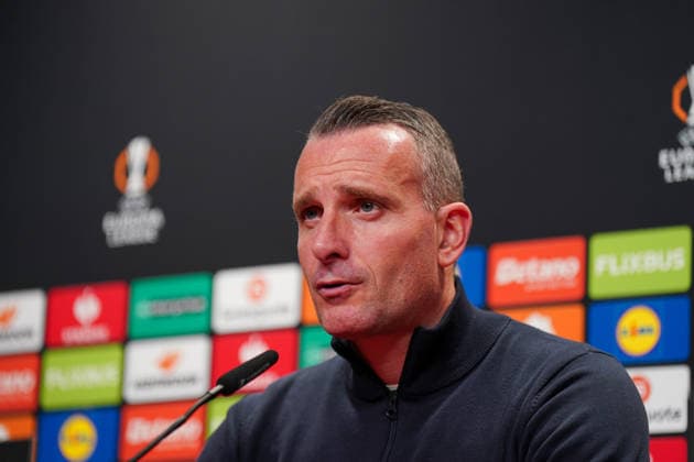 Deutschland: Fussball UEFA Europa League 2025 - 2026, Achtelfinale - SC Freiburg vs KRC Genk - Europa-Park-Stadion: Nicky Hayen (Trainer, KRC Genk) Pressekonferenz, Medien Copyright: xJOERANxSTEINSIEKx