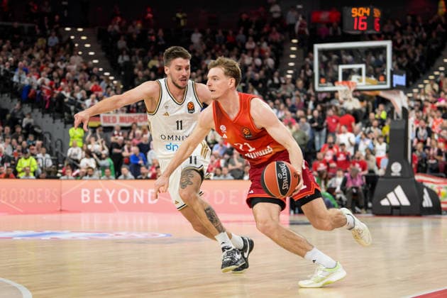 Basketball, Euroleague, 20260319, FC Bayern München - Dubai Basketball. Im Bild v.l. Kosta KONDIC (Dubai, 11), Justus HOLLATZ (Bayern, 21). München SAP Garden Bayern Deutschland Copyright: Passion2Press.dex xMarkusxFischex