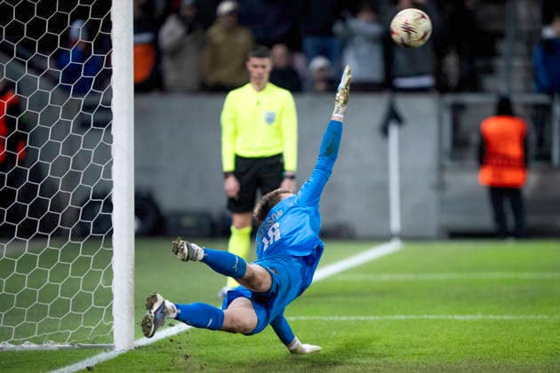 UEFA Europa League: FC Midtjylland - Nottingham Forest FC Midtjylland s goalkeeper Elias Olafsson is beaten during the penalty shootout in the match between FC Midtjylland and Nottingham Forest in the Europa League 2nd leg at MCH Arena in Herning on Thursday, March 19, 2026. (Photo: Bo Amstrup Ritzau Scanpix) , Herning Denmark Mors Copyright: BoxAmrstrupx xRitzauxScanpix BoxAmstrupx spdk20260319-215758-L
