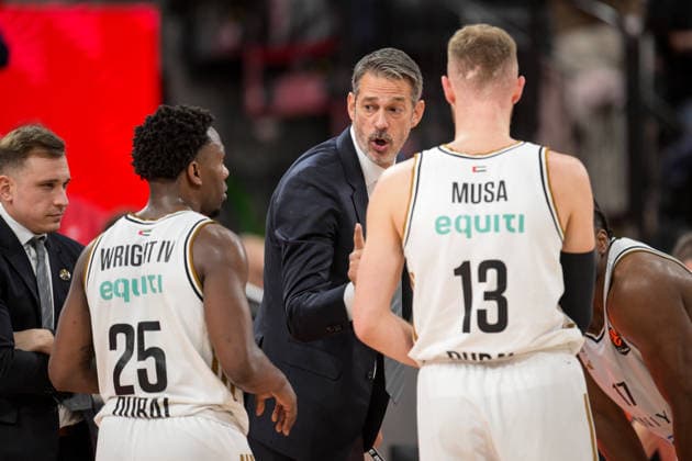 Basketball, Euroleague, 20260319, FC Bayern München - Dubai Basketball. Im Bild v.l. Mckinley WRIGHT IV (Dubai, 25), Trainer von Dubai Jurica GOLEMAC, Dzanan MUSA (Dubai, 13). München SAP Garden Bayern Deutschland Copyright: Passion2Press.dex xMarkusxFischex